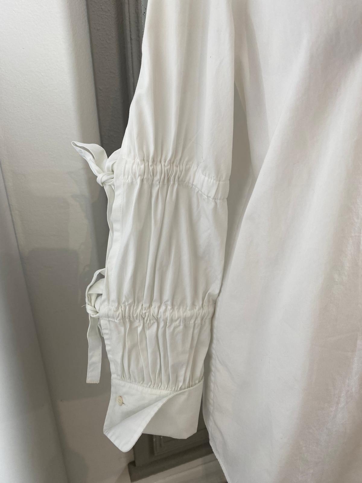 pleated sleeve feature of preloved Victoria Beckham White Ovesized Cotton Shirt