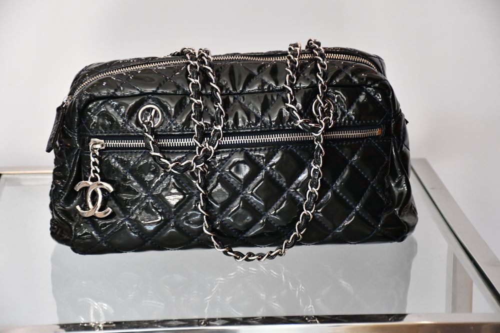 preloved authenticatd Chanel Mademoiselle Navy Blue Patent Leather Bag