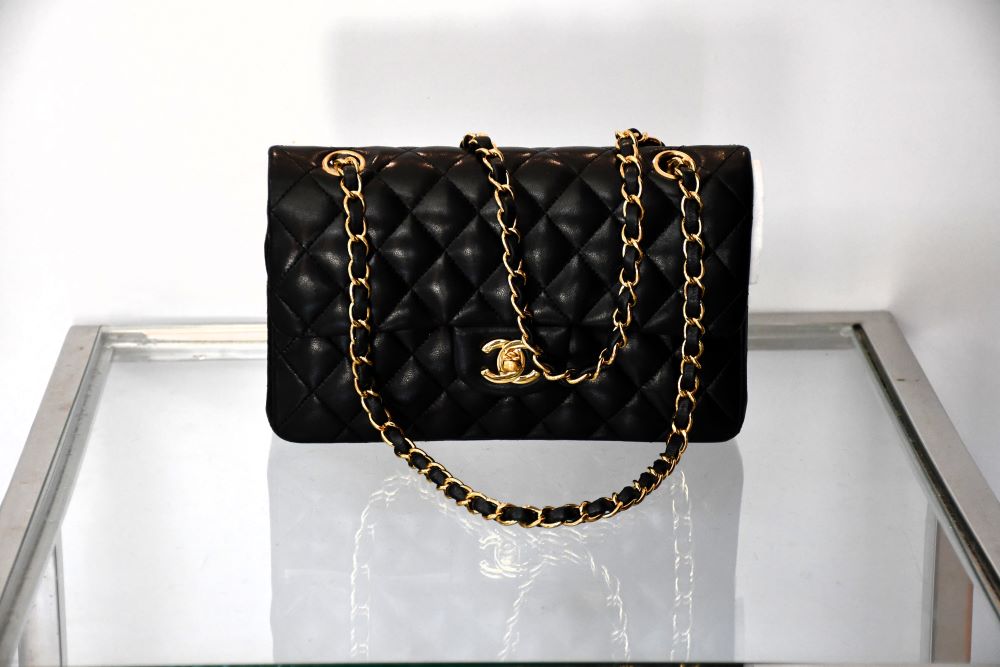 preloved Chanel Classic Double Flap Crosbody black leather Bag