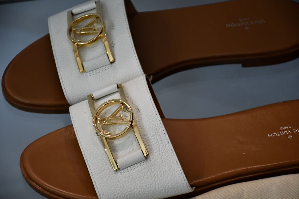 Louis Vuitton LV Lock It White Flat Mules (41)