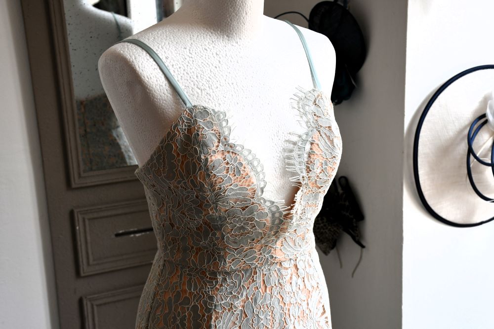 House of London Nude Duck Eggshell Lace Overlay Midi Dress (M)