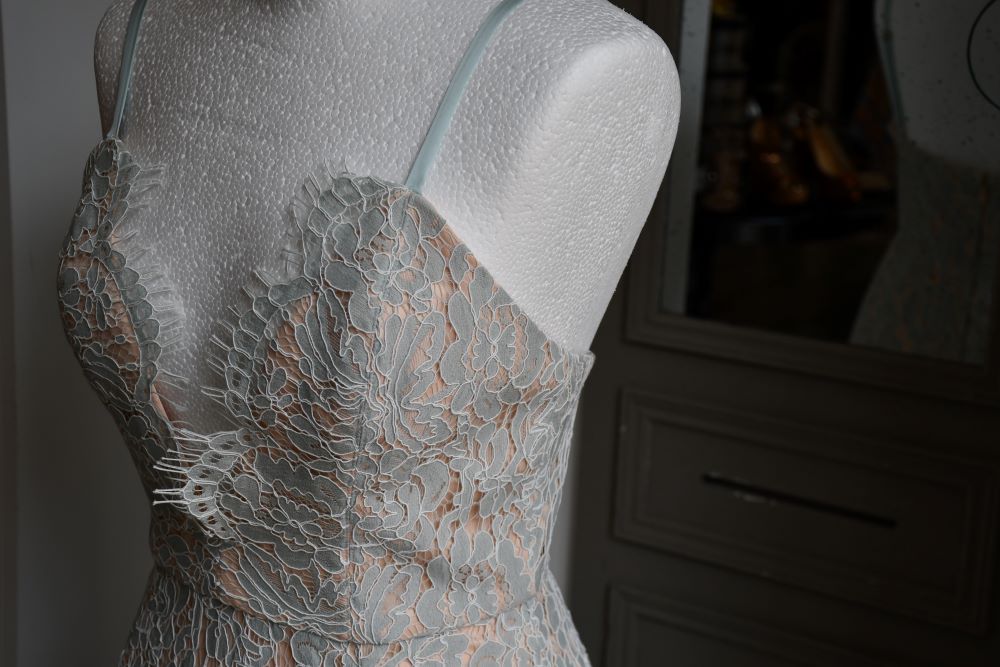 House of London Nude Duck Eggshell Lace Overlay Midi Dress (M)