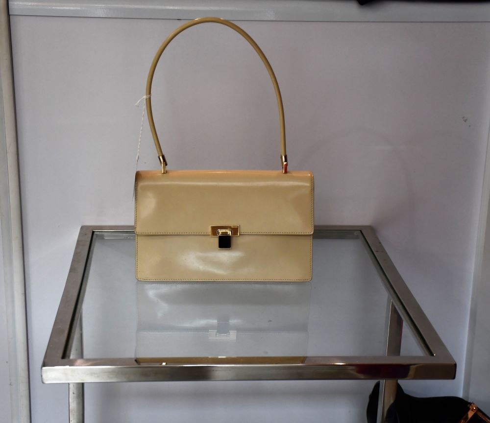preloved Gucci Vintage Beige Patent Leather Bag
