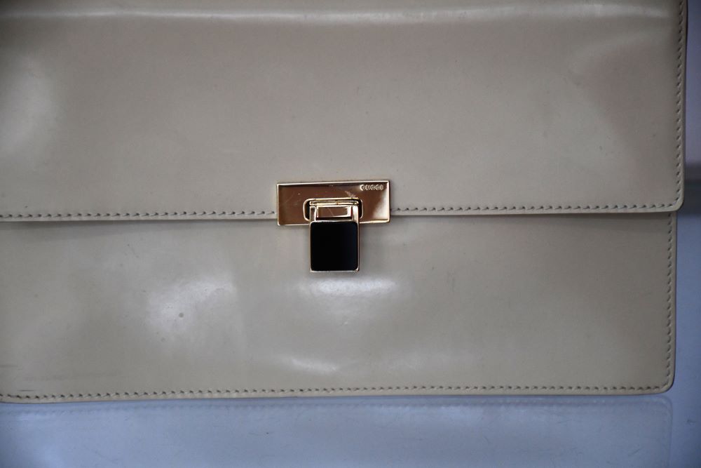 preowned Gucci Vintage Beige Patent Leather shoulder Bag