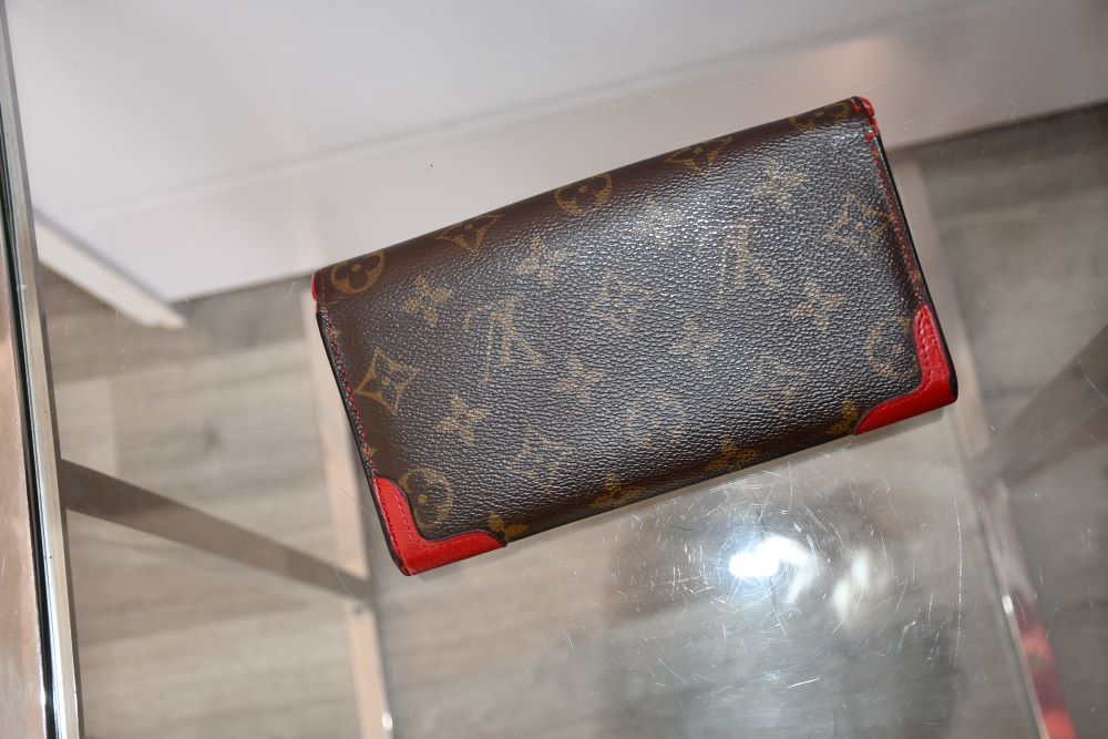 Louis Vuitton Portefeuille Sarah Reitro Monogram Wallet