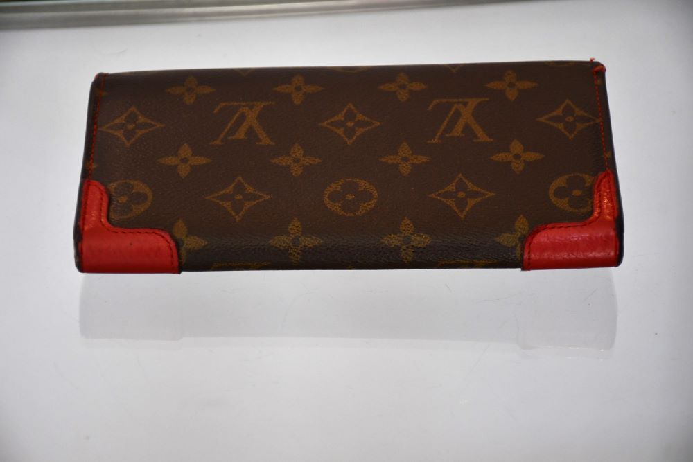 Louis Vuitton Portefeuille Sarah Reitro Monogram Wallet