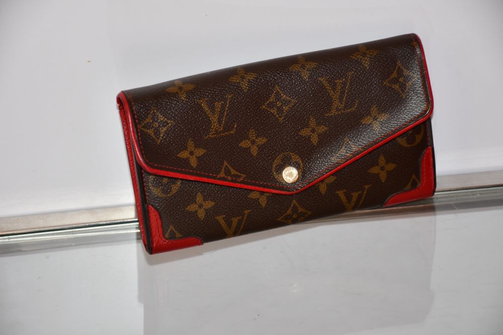 Louis Vuitton Portefeuille Sarah Reitro Monogram Wallet