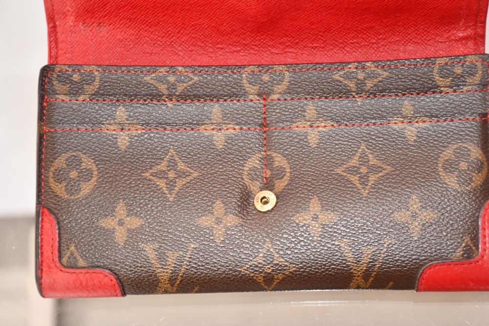 Louis Vuitton Portefeuille Sarah Reitro Monogram Wallet