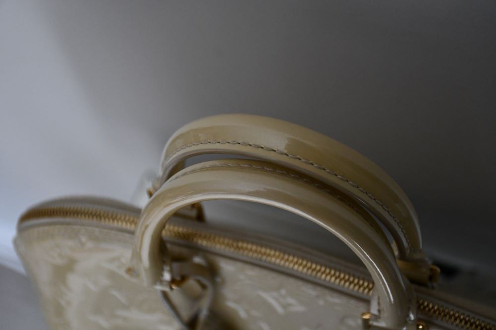 Louis Vuitton Alma Vernis PM Blanc Corail Bag