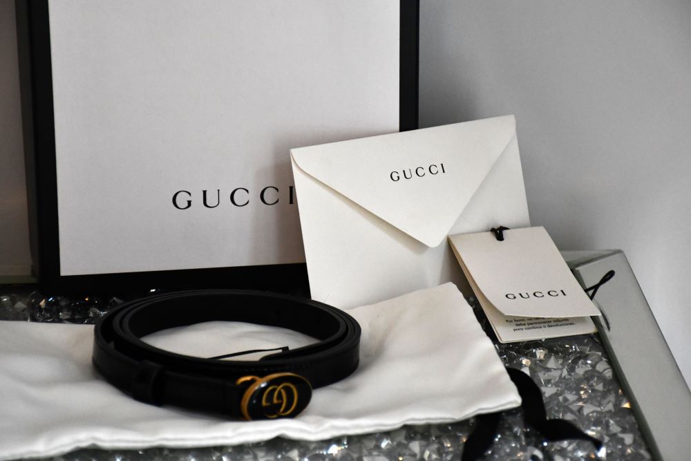 preloved Gucci GG Patent Leather Skinny Belt with cards box and dustbag