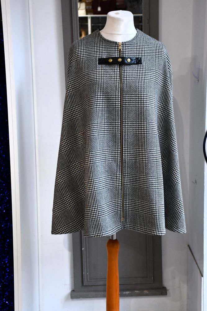 preowned Holland Cooper Slim Dog Tooth black white collarless Cape