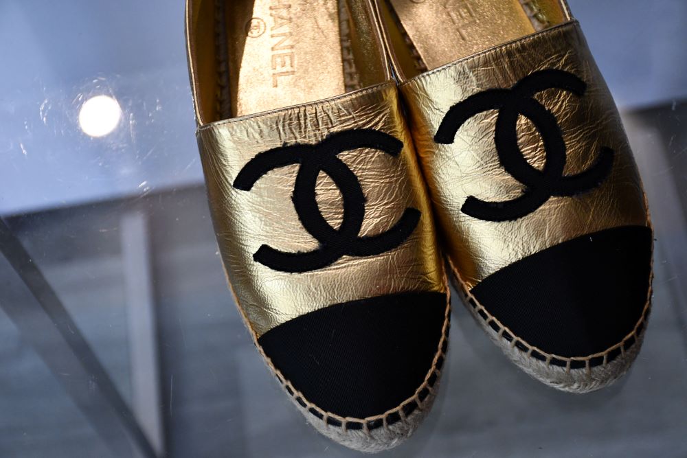 Chanel CC Black Grosgrain and Gold Leather Espadrilles UNWORN (5)
