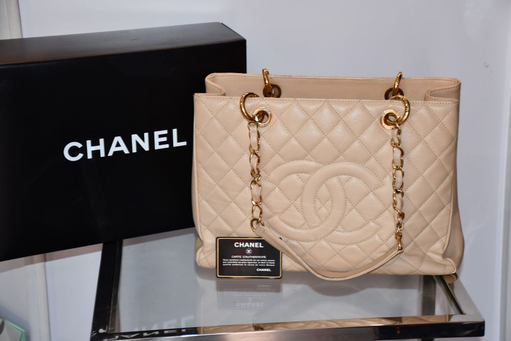 preloved Chanel Beige GST Grand Tote Shopping Leather shoulder Bag with card and box