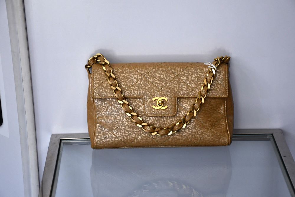 preloved Chanel CC Turn Lock beige Caviar Leather Shoulder Bag