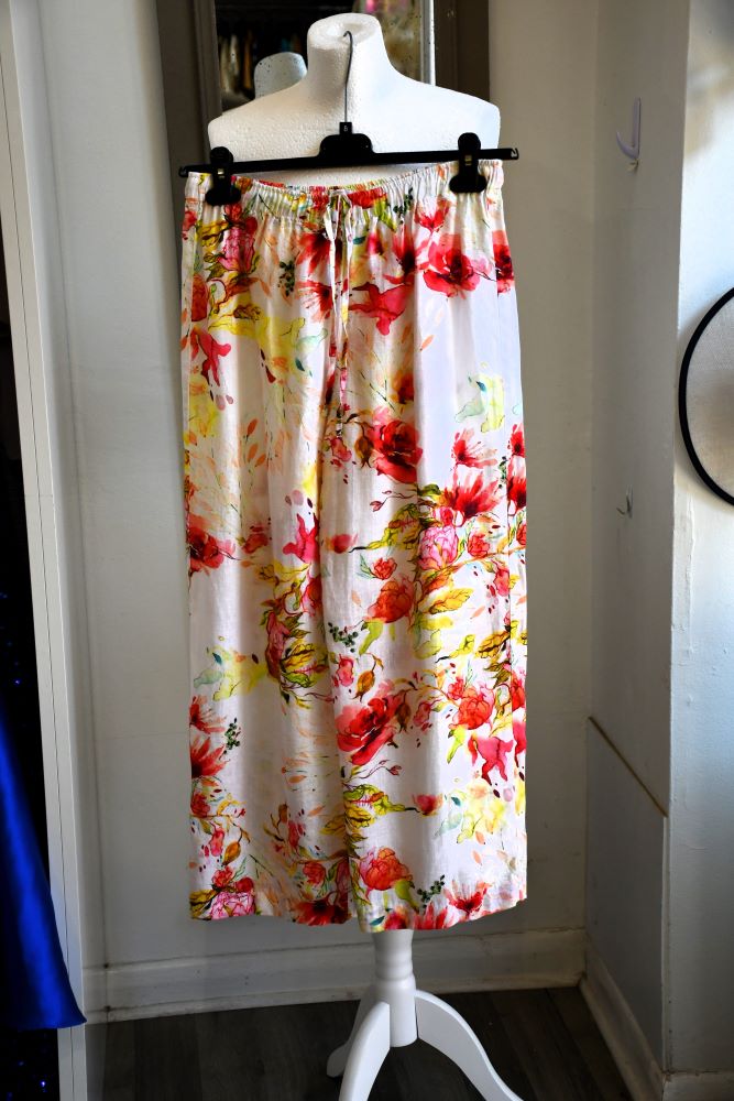 preowned 120% Lino Linen Summer Floral Wide Leg elasticated waist Trousers