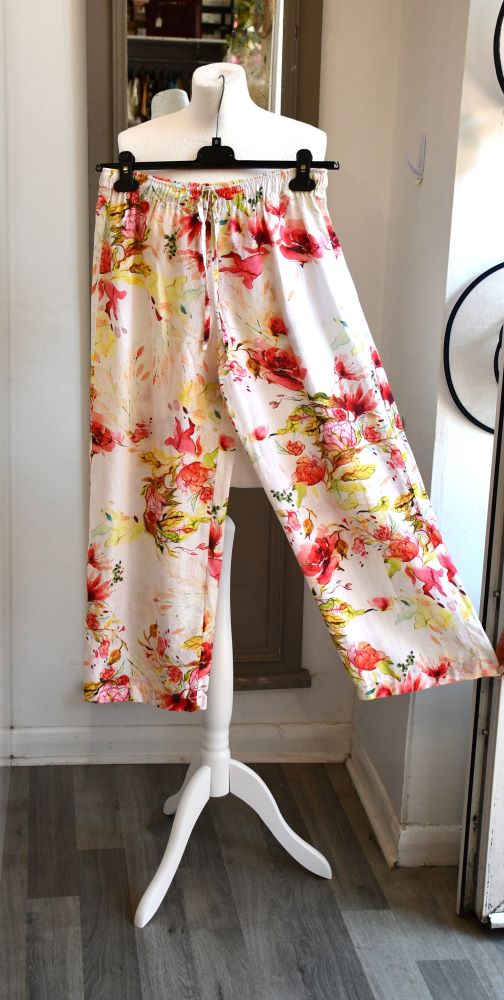 wide leg shown on preloved 120% Lino Linen Summer Floral Trousers