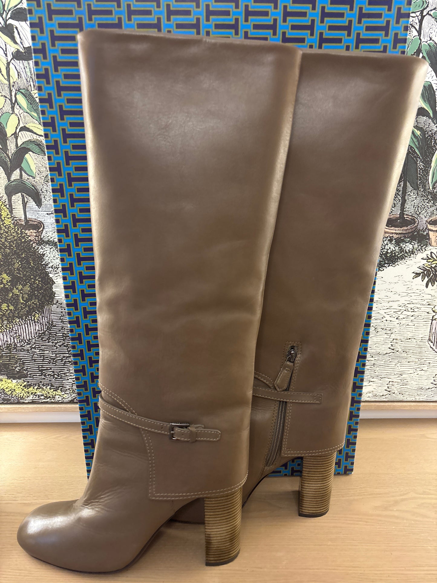 close up of Tory Burch Preowned Fango 100mm knee length  Boots