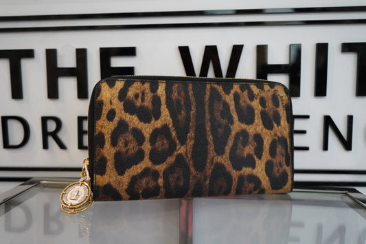 Preowned Dolce and Gabbana Leopard Animal Print Purse Wallet