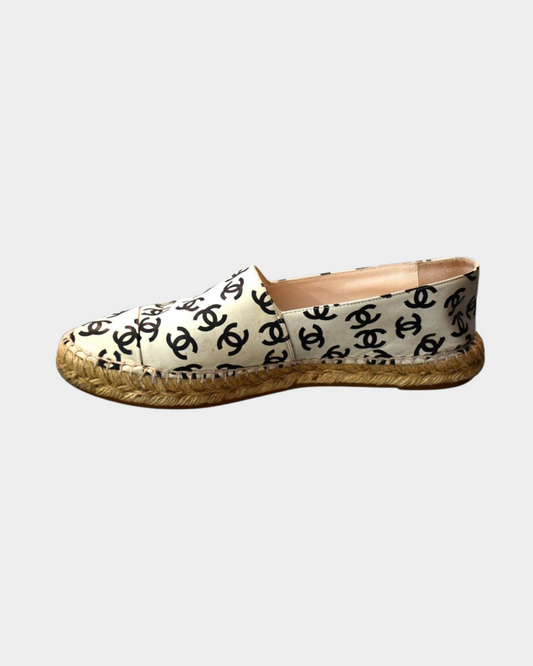 Preloved Chanel cream, lambs leather, black entwined CC Logo printed espadrilles