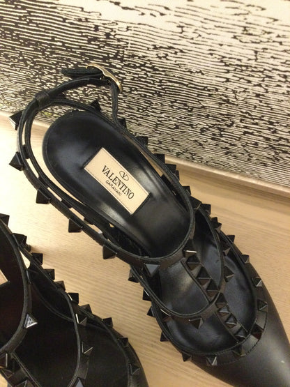 Valentino Garavani Rockstud Leather Pumps (41)