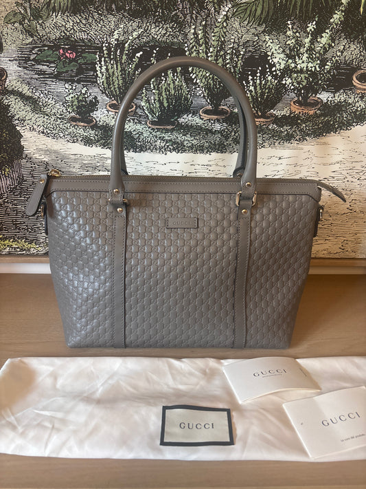 * Preowned Gucci Guccissima leather shoulder bag front view