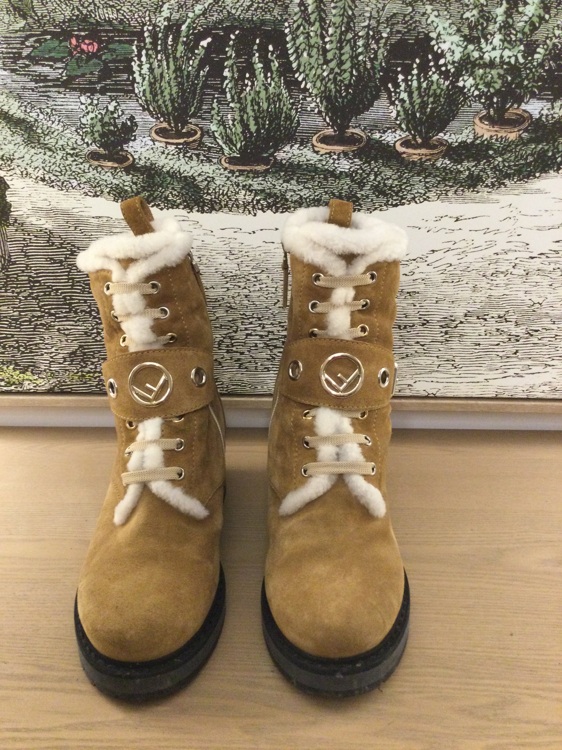 preloved Fendi Brown Suede Shearling Lined Lace Up Boots