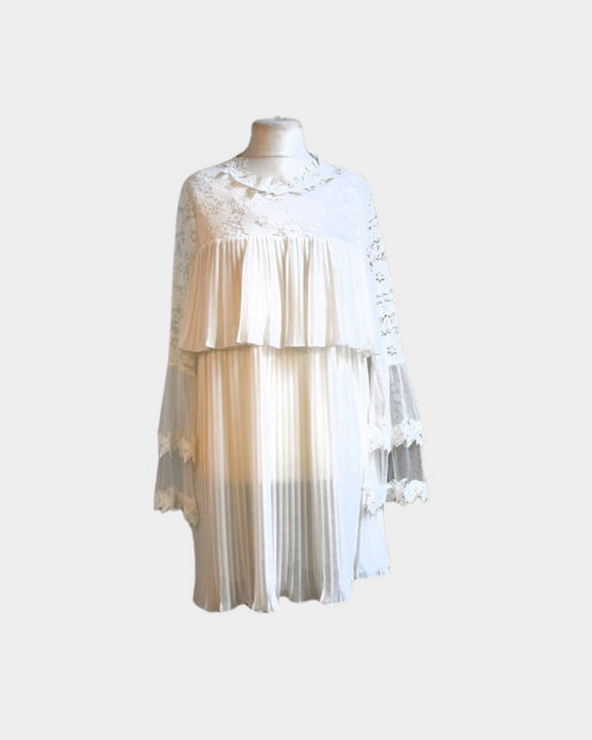 pre owned Forever Unique White Lace Layered Pleated Dress