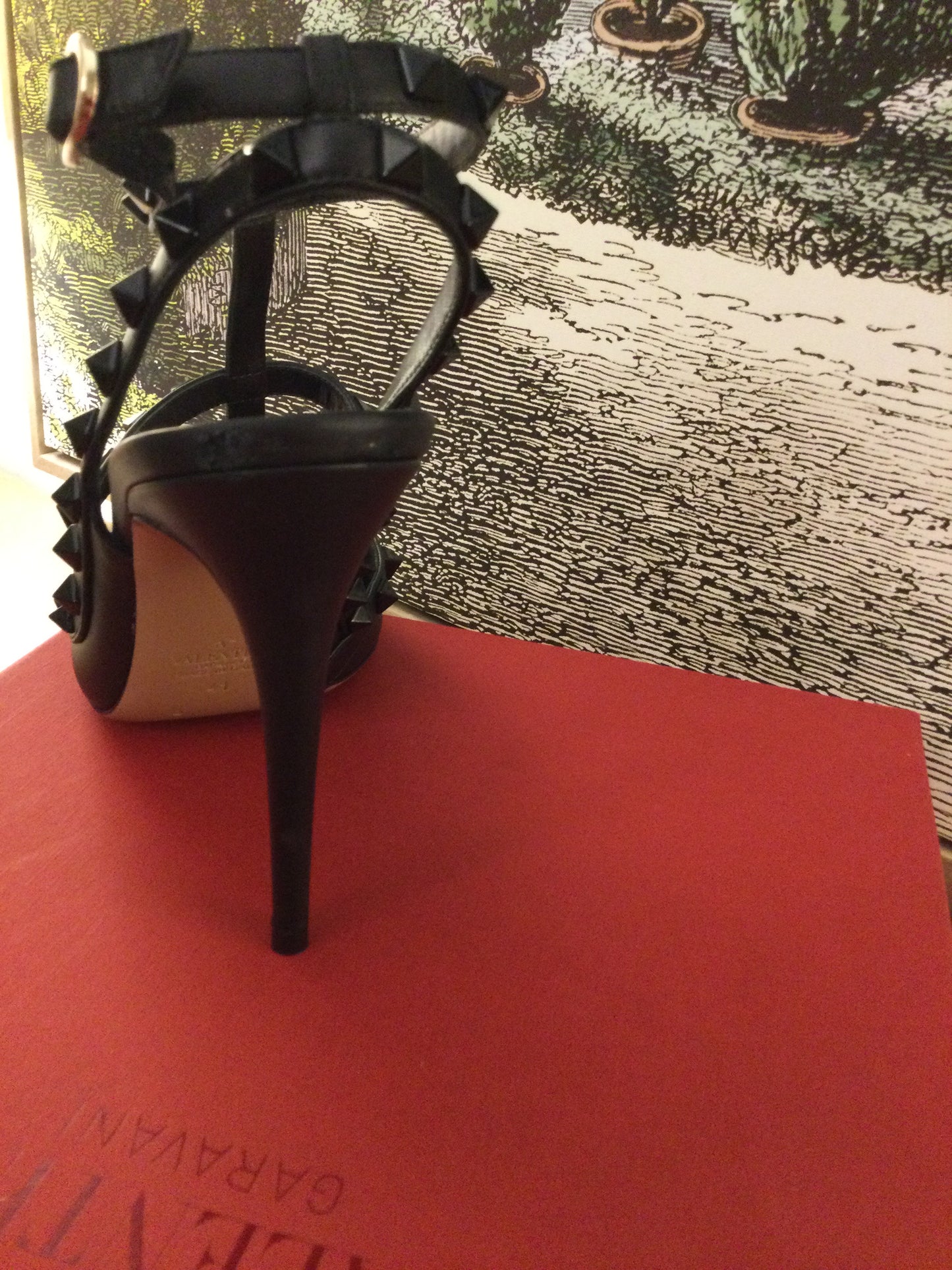 Valentino Garavani Rockstud Leather Pumps (41)