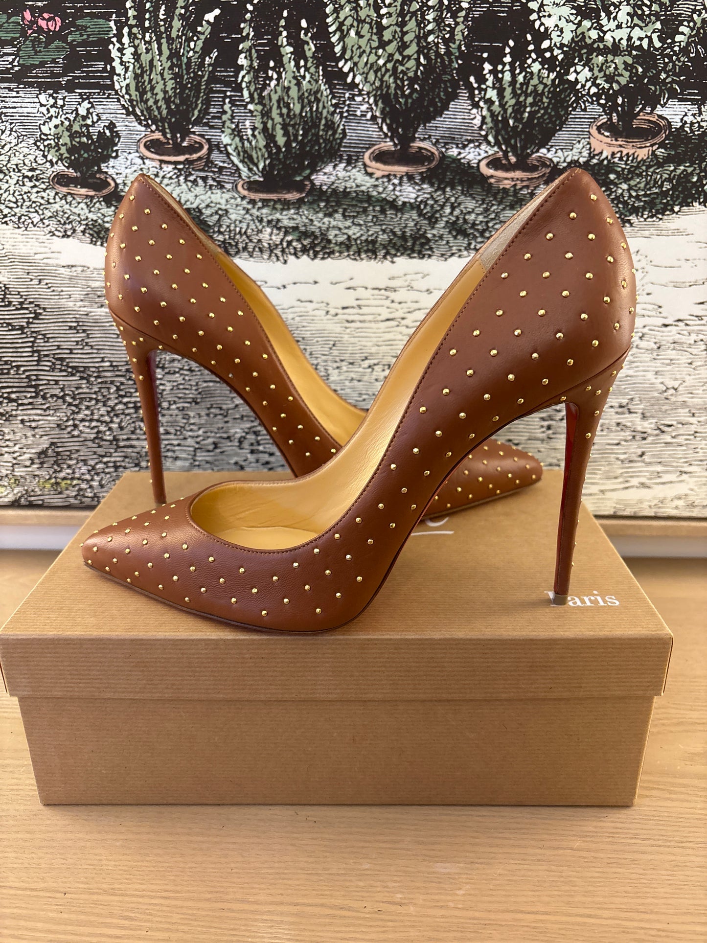 preowned Louboutin Pigalle Follies Plume 100 Nappa on box
