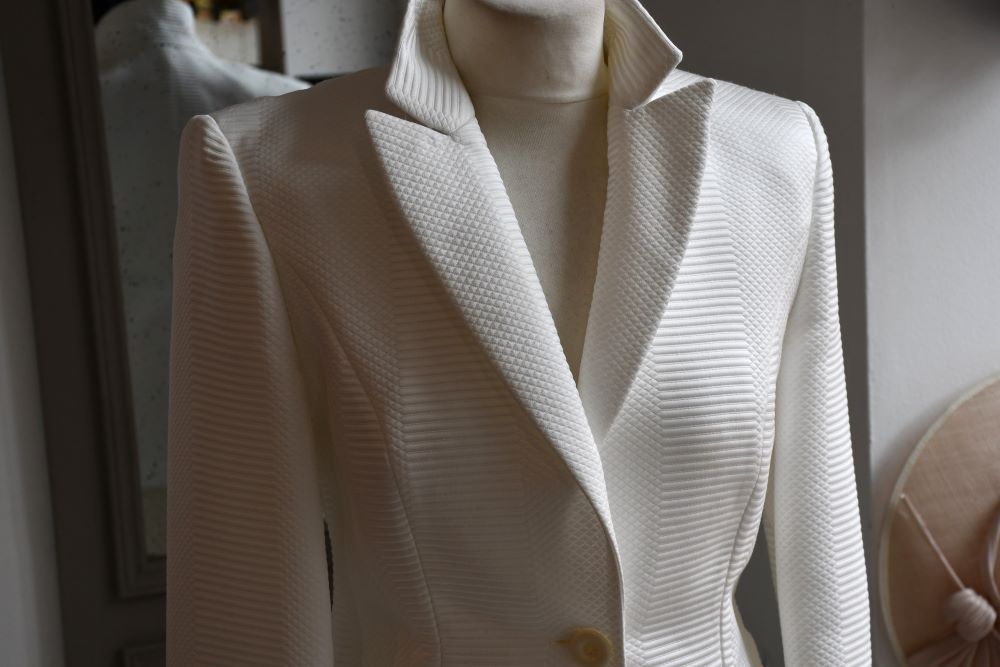 top half of preloved Betty Barclay Tailored White Blazer 