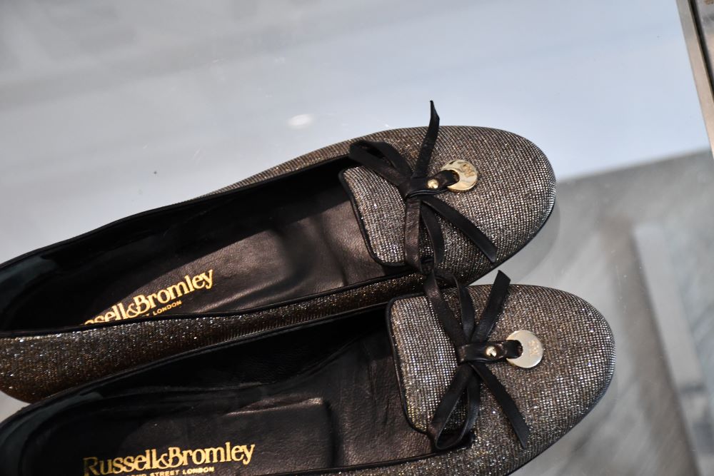 leather bow preowned Russell and Bromley Glitter flat shoes