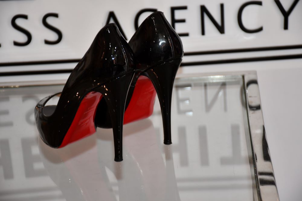 heels and red sold of preowned Louboutin Very Prive 120 Patent pumps