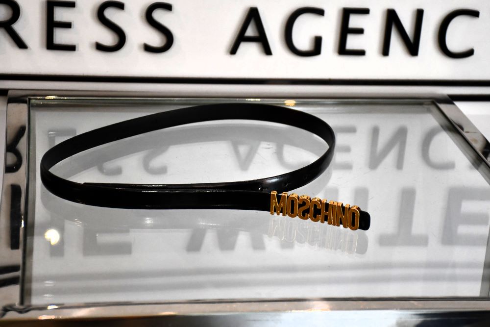 preowned Moschino gold tone Logo black Leather Belt