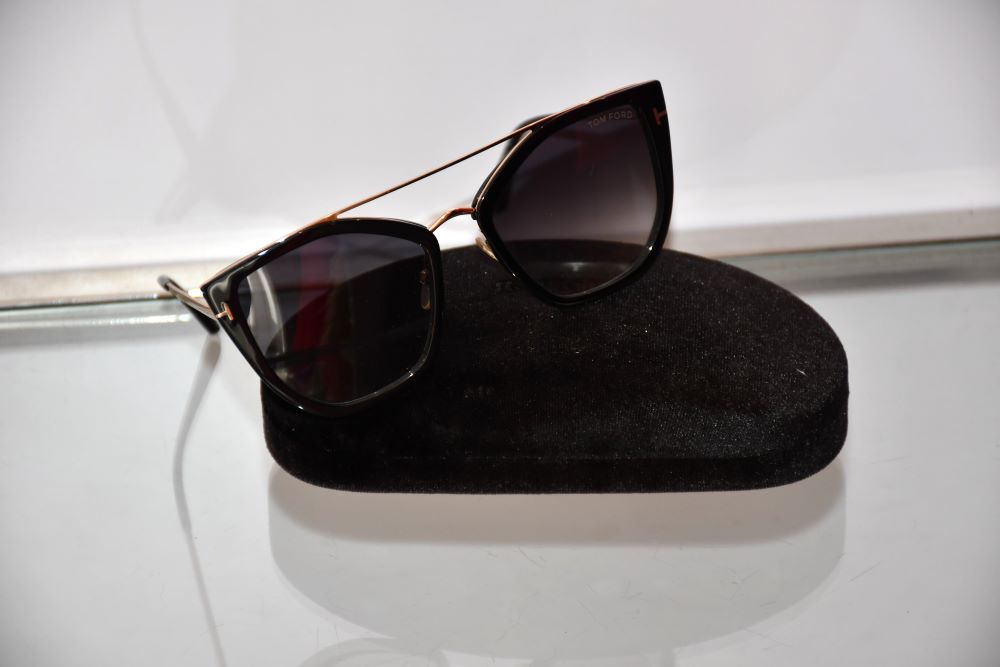 preloved Tom Ford Dahlia Black Sunglasses with case