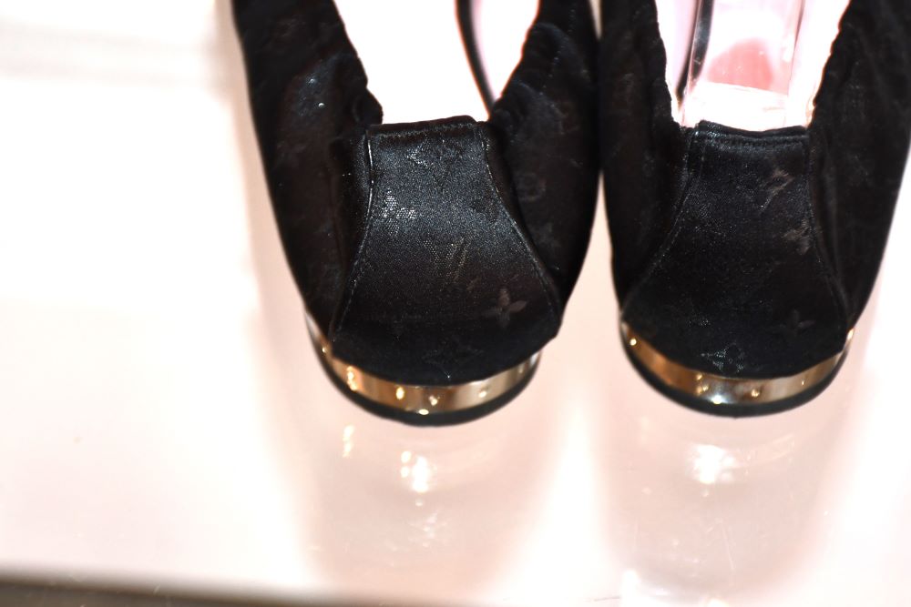 Louis Vuitton Black Monogram Bow Ballet Flats (38.5)