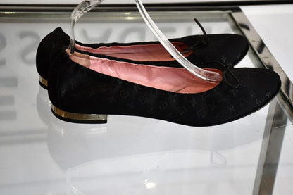 Louis Vuitton Black Monogram Bow Ballet Flats (38.5)