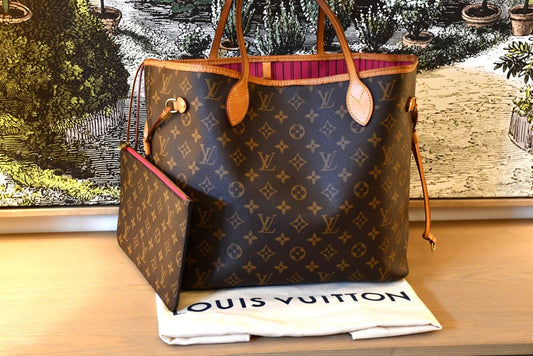 Preloved Louis Vuitton MM Neverfull Mongram Bag with matching pouch on dustabg