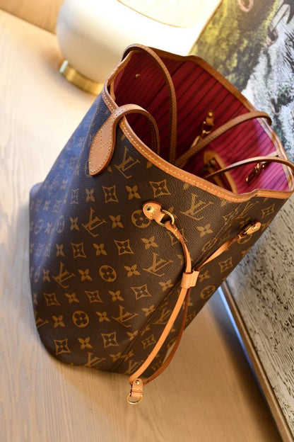 Louis Vuitton MM Neverfull Mongram Bag with Pouch