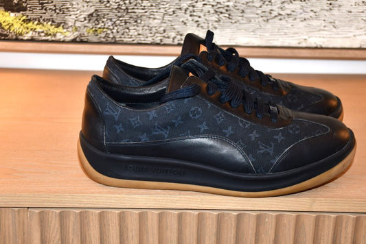 pre owned Louis Vuitton Navy Monogram low top trainers