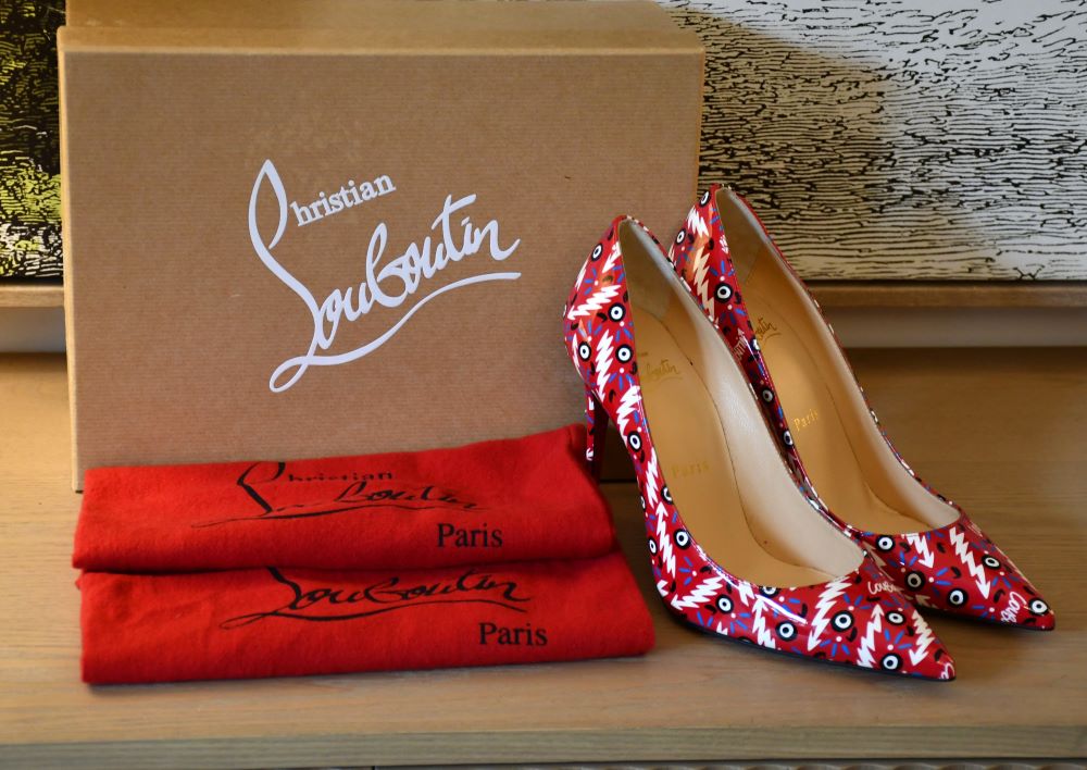 pre owned unworn Louboutin Kate 100 Patent Ginzana Shoes with box and dustbags