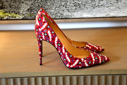 side view of preowned Louboutin unworn Kate 100 Patent Ginzana Shoes