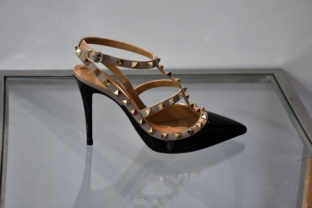 Valentino Rockstud Black Nude Patent Leather Shoes (5)