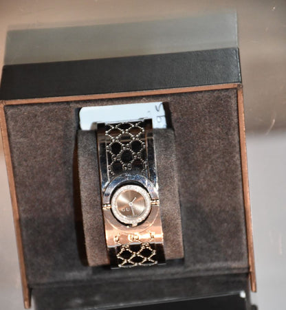 Gucci Twirl Cuff 20 Diamond Bracelet Watch