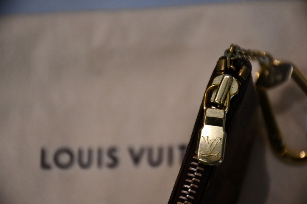 Louis Vuitton  Damier Ebene Pochette