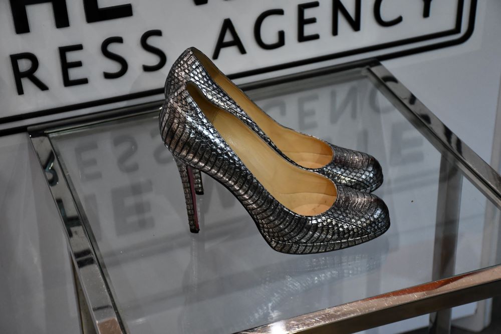 Pre owned Louboutin Silver Watersnake 120 New Simple Pumps