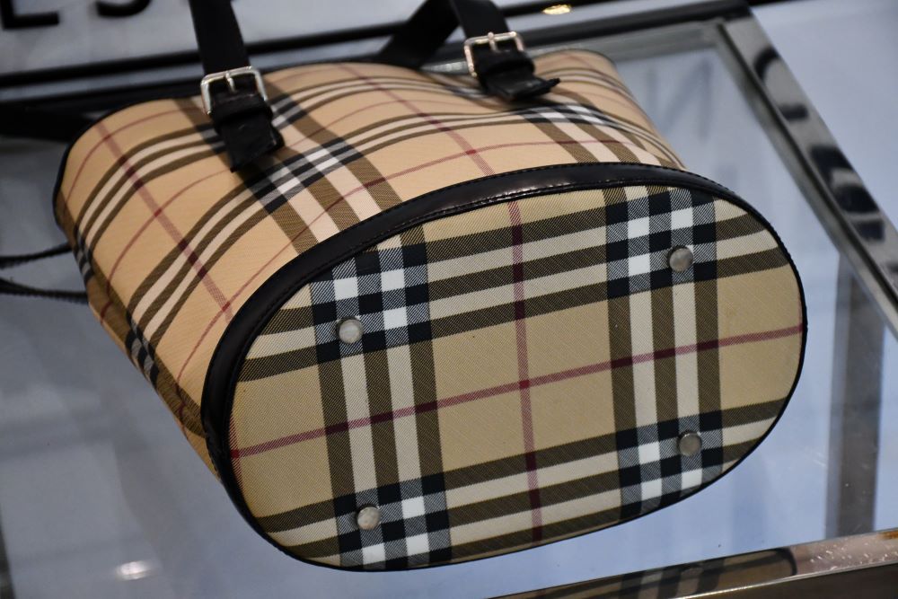 Pre owned Burberry House Check Classic Bucket Bag