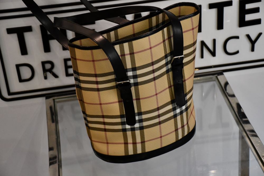 Pre owned Burberry House Check Classic Bucket Bag