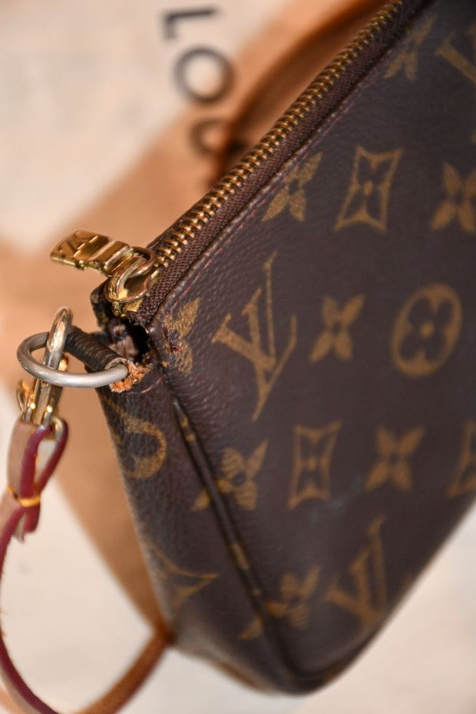 Pre owned Louis Vuitton Monogram Pochette Bag