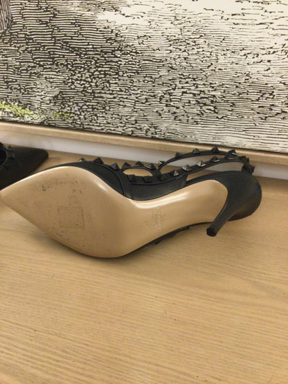 Valentino Garavani Rockstud Leather Pumps (41)