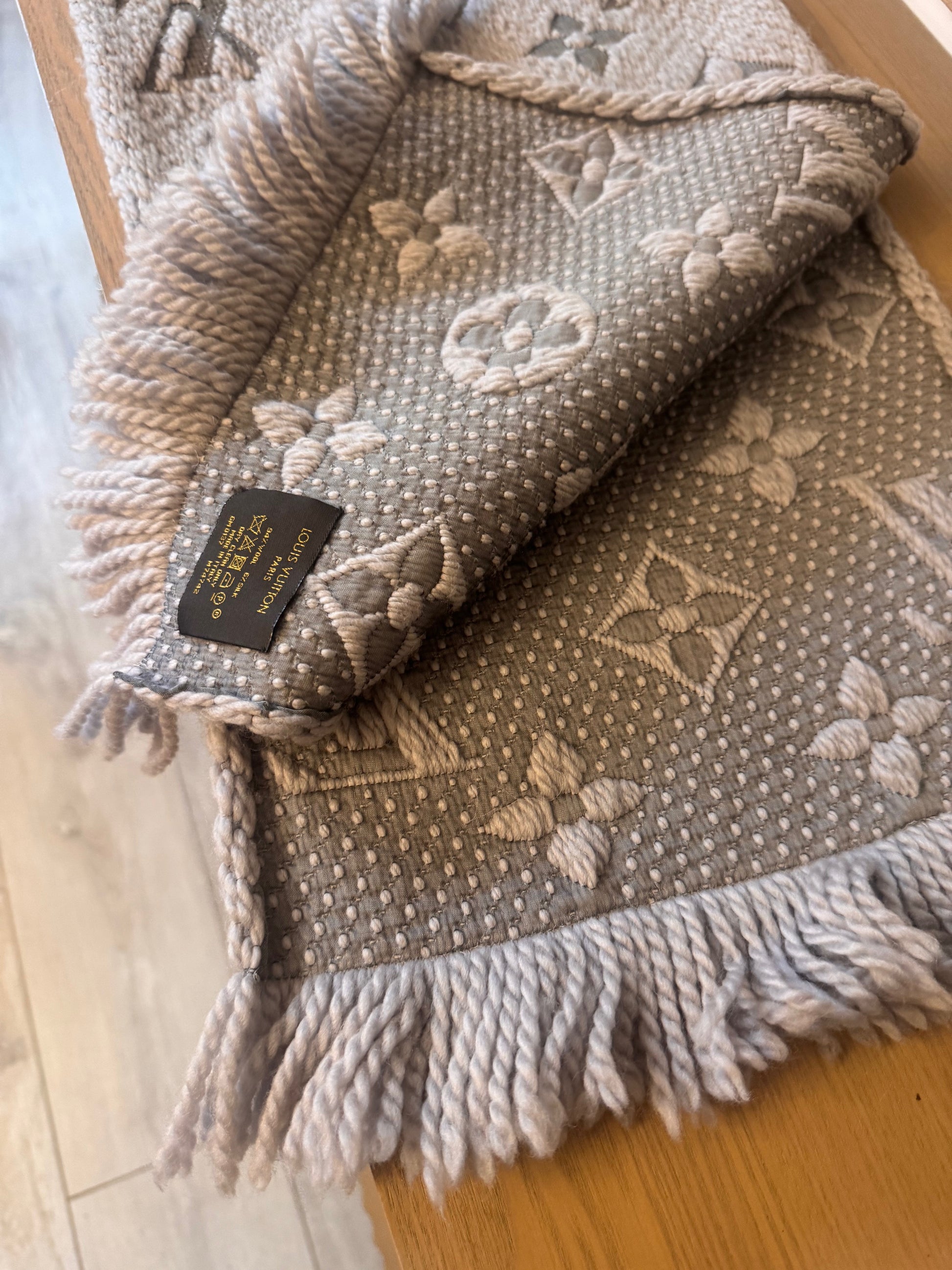 preloved Louis Vuitton Grey Monogram long Wool Silk mix Scarf